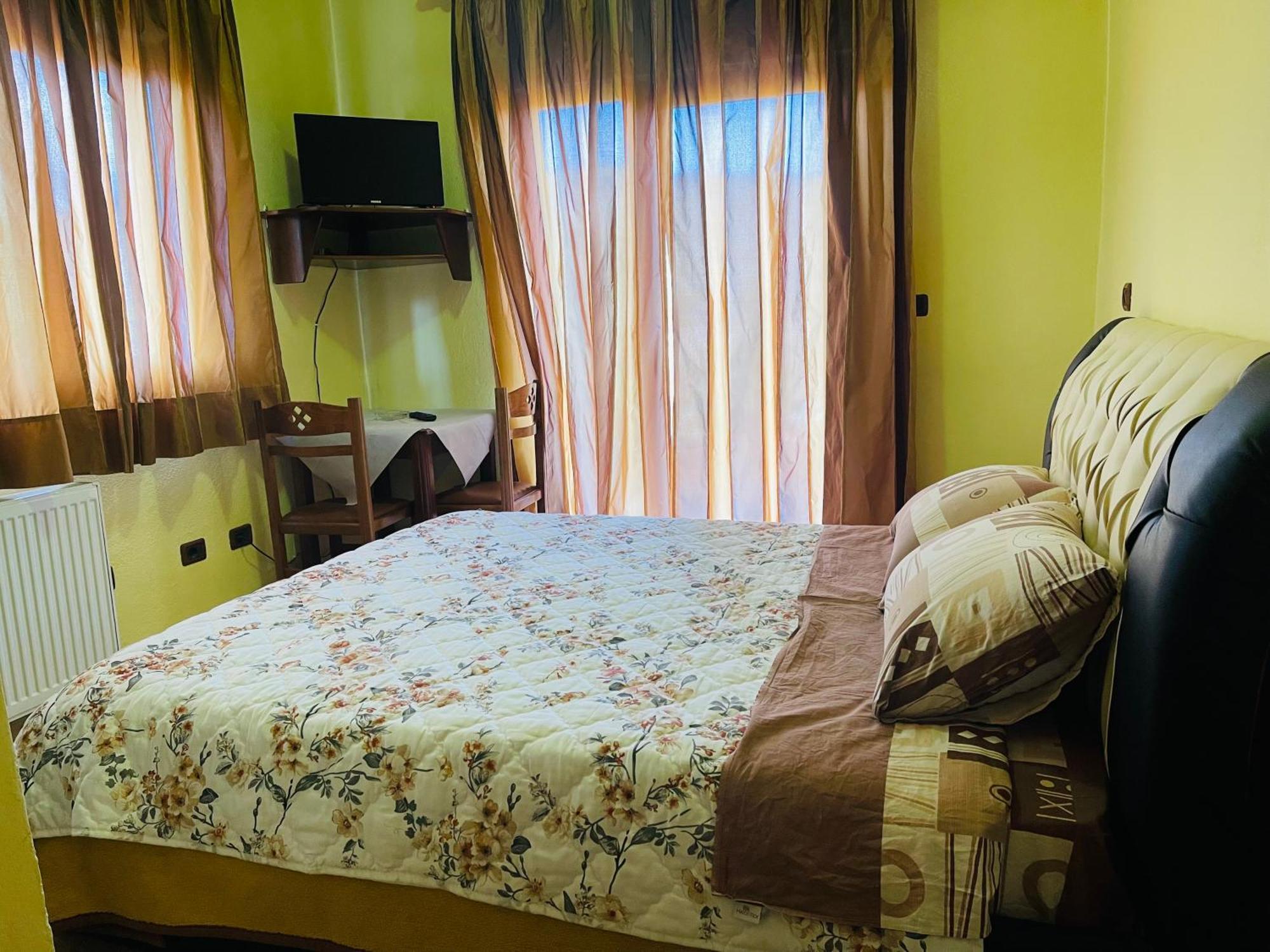 Hotel Paradise Bilisht Екстериор снимка